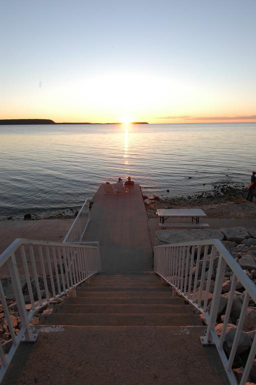 Westwood Shores Waterfront Resort Sturgeon Bay Εξωτερικό φωτογραφία
