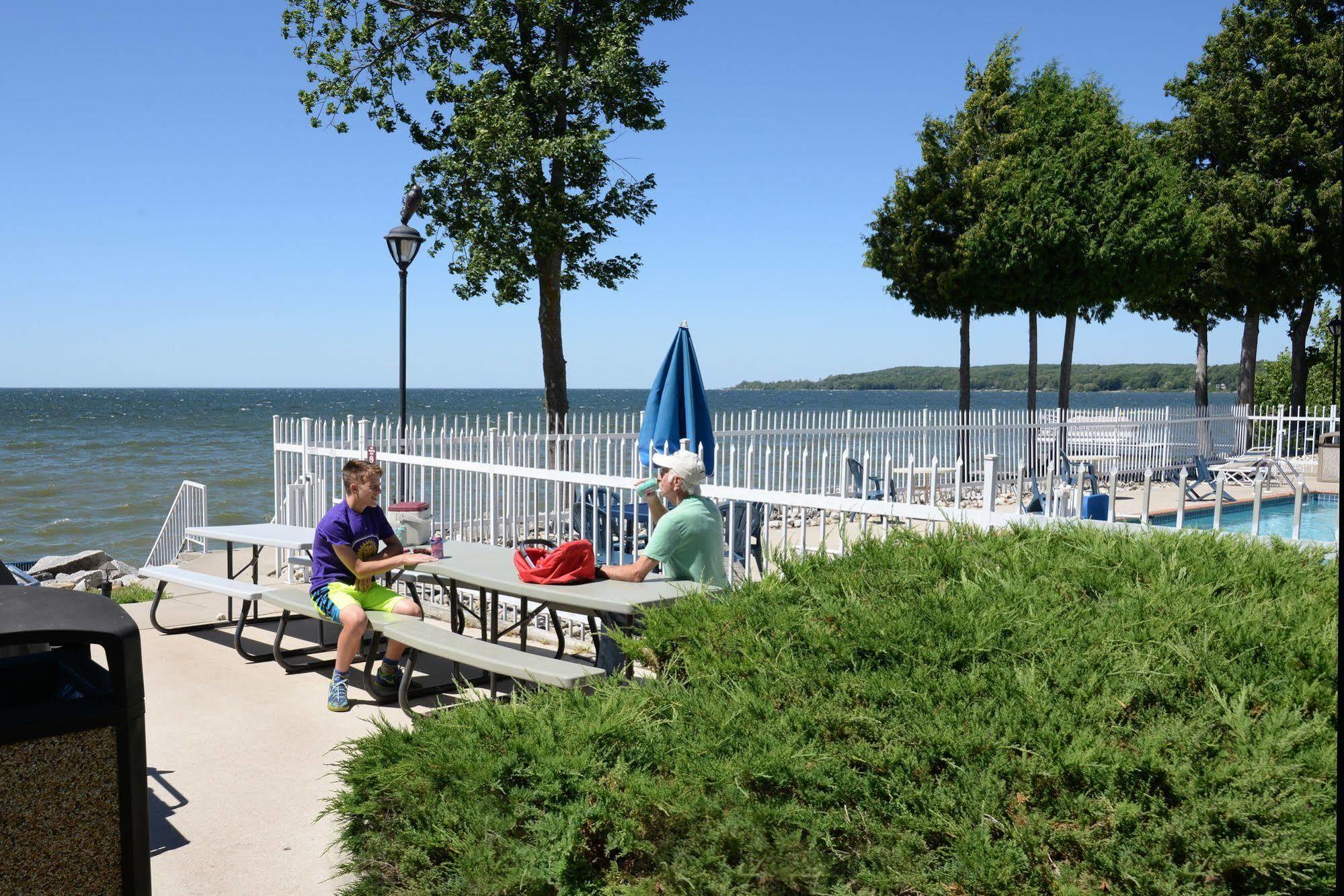 Westwood Shores Waterfront Resort Sturgeon Bay Εξωτερικό φωτογραφία